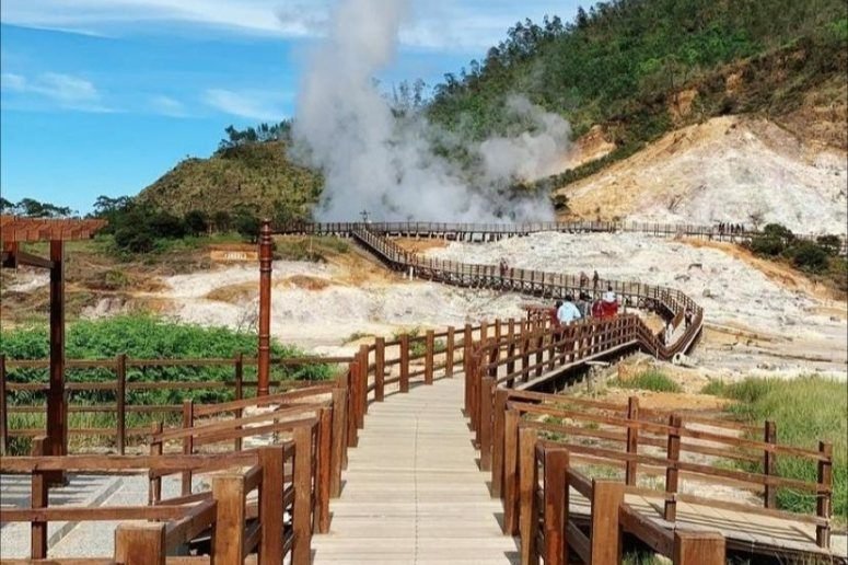 Aktivitas Seru di Kawah Sikidang-kawanonline.co.id
