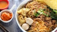 Dapatkan Kombinasi Sempurna antara Mie, Kuah, dan Topping Dalam Semangkuk Mie Yamin (1)