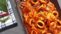 Liburan ke Padang_ Jangan Lupa Cicipi Cumi Saus Padang yang Legendaris (1)