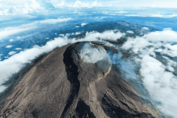 Gunung Slamet, Kenali Keindahan dan Tantangan dari Puncak Tertinggi di Jawa Tengah kawan online