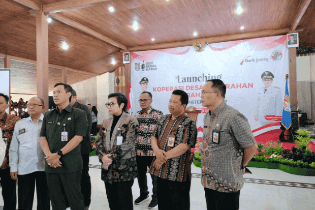 konferensi pers Bupati Cilacap terkait Launching Koperasi Desa Kelurahan Merah Putih Kabupaten Cilacap