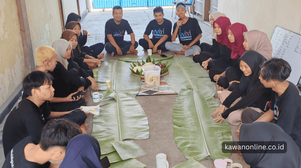 Dokumentasi makan bersama lomba agustusan HUT ke-80 RI wivi digital kawan online