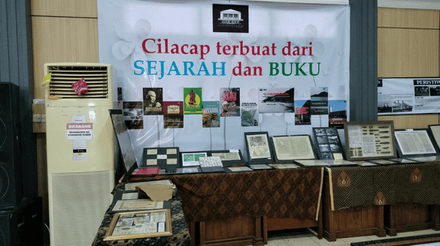 Komunitas Tjilatjap History di Pameran Literasi Cilacap 2025