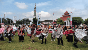 Tari Batik Kolosal Warnai Alun-alun Cilacap dalam Rangka Peringati Hari Batik Nasional Tahun 2025 kawan online