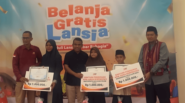 Bingkisan untuk Adik Juara Siaga Peduli