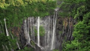 Air Terjun Tumpak Sewu dan Pesonanya yang Memikat Perjalananmu