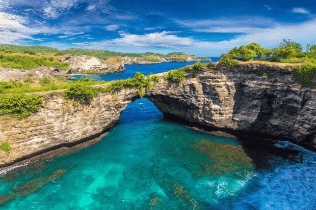 Broken Beach dengan Keajaiban Alam Berbentuk Lengkungan