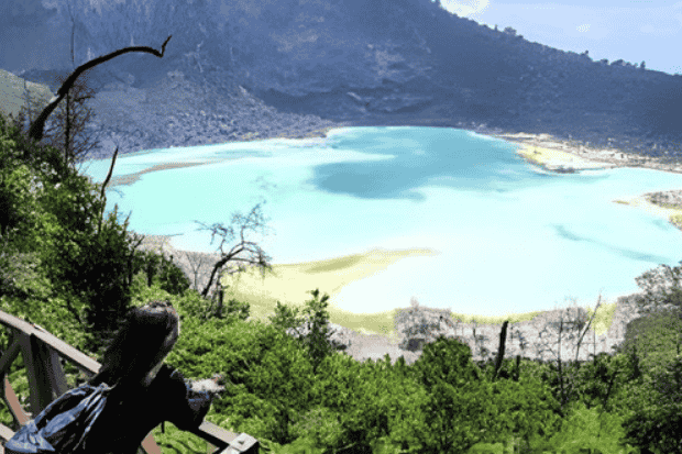Suasana Alami yang Mengiringi Perjalanan di Sekitar Kawah