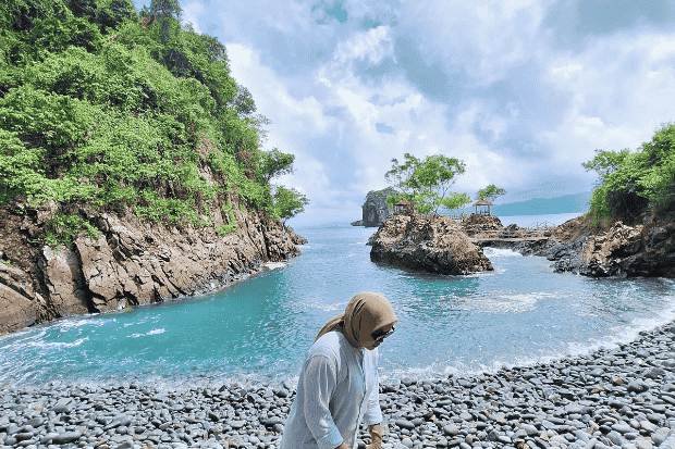 Interaksi dengan Budaya Lokal