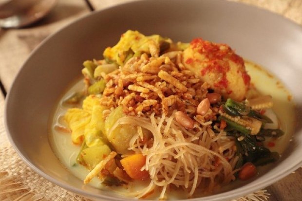 Lontong Medan Kuliner Pagi yang Menggugah Selera