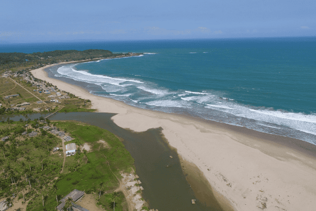 Pesona Alami Pantai Sawarna di Ujung Banten