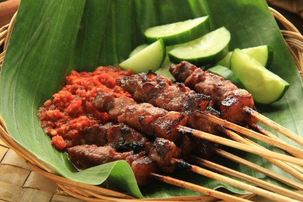 Ciri Khas Rasa dan Penyajian Sate Plecing kawan online
