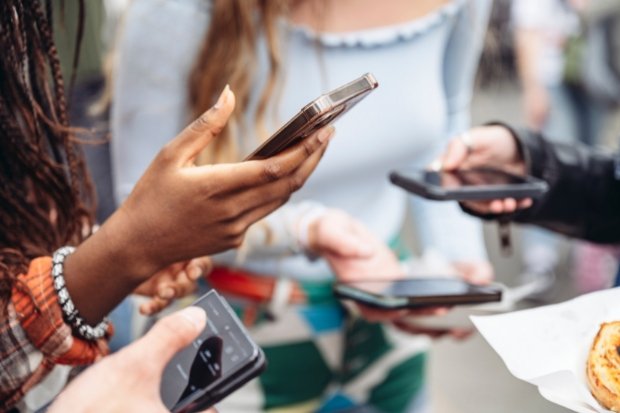 Kecanduan Media Sosial di Tengah Kehidupan Modern kawan online