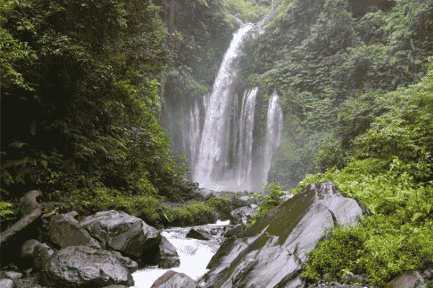 Pesona Tiu Kelep Waterfall di Lombok Utara
