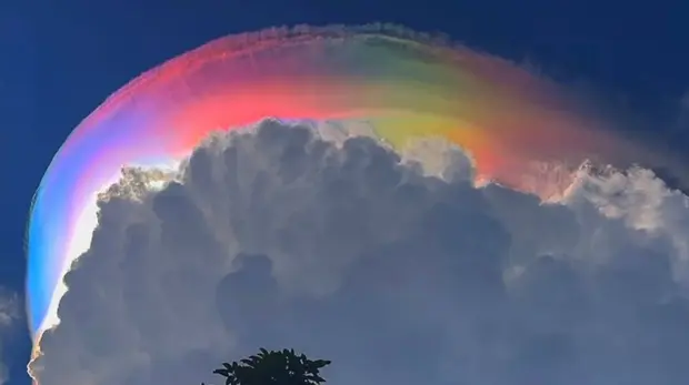 Proses Terjadinya Awan Pelangi cloud iridescence kawan online