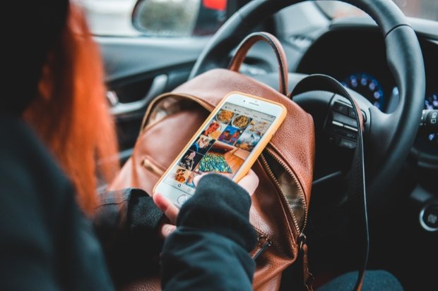 Upaya Mengelola Penggunaan Media Sosial kawan online