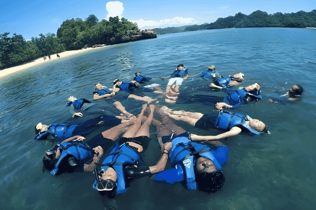 Aturan Kunjungan dan Konsep Konservasi Pantai Tiga Warna kawan online