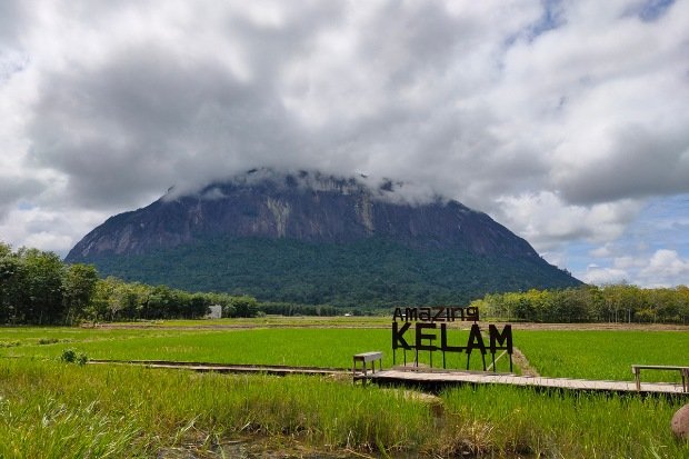 Bukit Kelam sebagai Ikon Alam Kabupaten Sintang kawan online