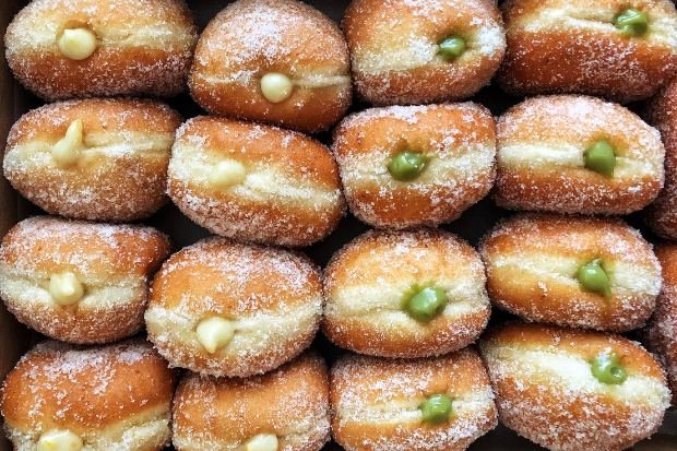 Pemasaran Digital dan Media Sosial Bisnis Donat Bomboloni kawan online