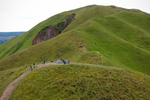 Pesona Alam Bukit Holbung di Pulau Samosir kawan online