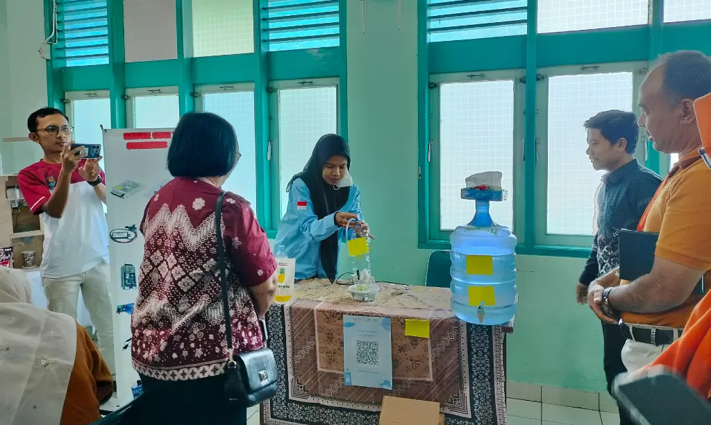 Pemaparan alat dispenser sabun cuci tangan otomatis Digifest 2026 UNAIC kawan online