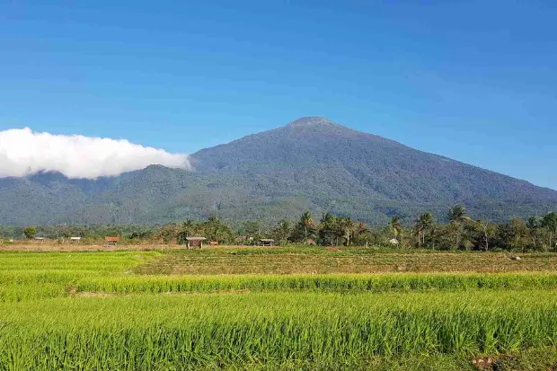 Gunung Ciremai, Lokasi, Ketinggian, Daya Tarik, dan Fakta Menariknya